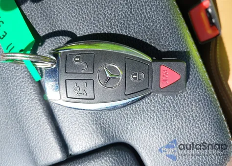 2011 Mercedes-Benz E 350 z USA, uszkodzony, nr VIN WDDHF5GB6BA467562